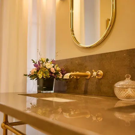 Maison 1896 호텔 *